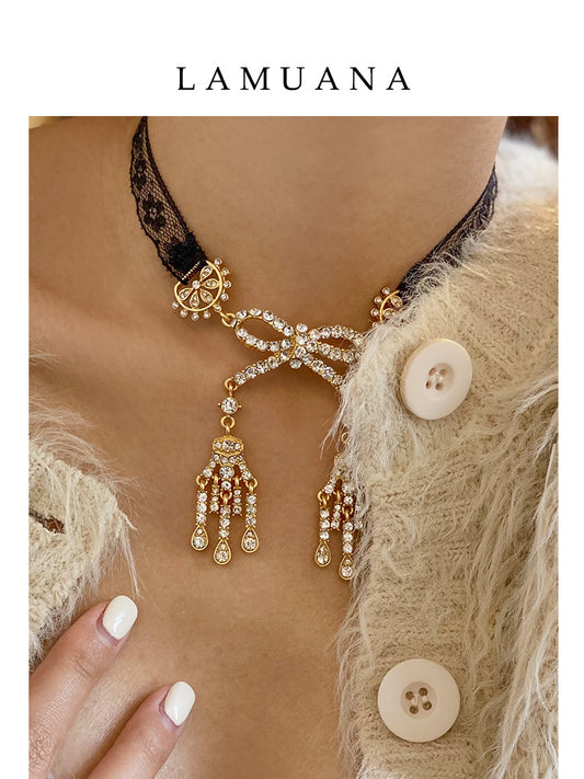 Glimmering Secret Choker