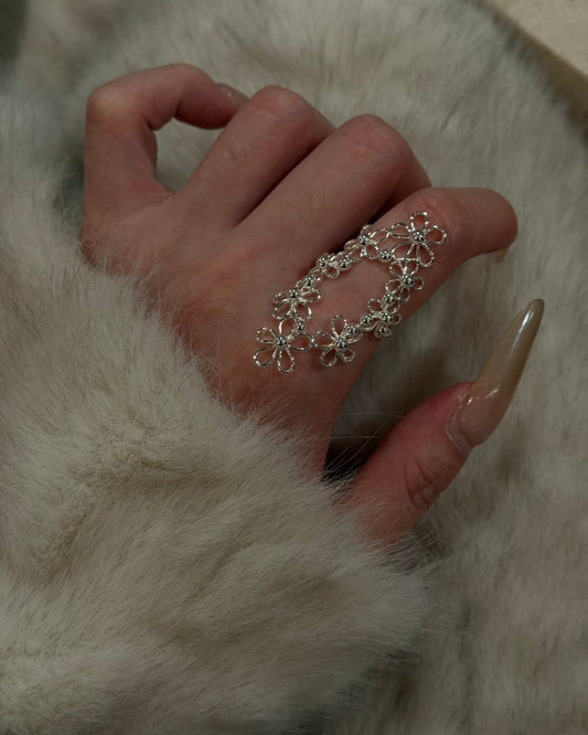 Floral Hollow-Out Ring
