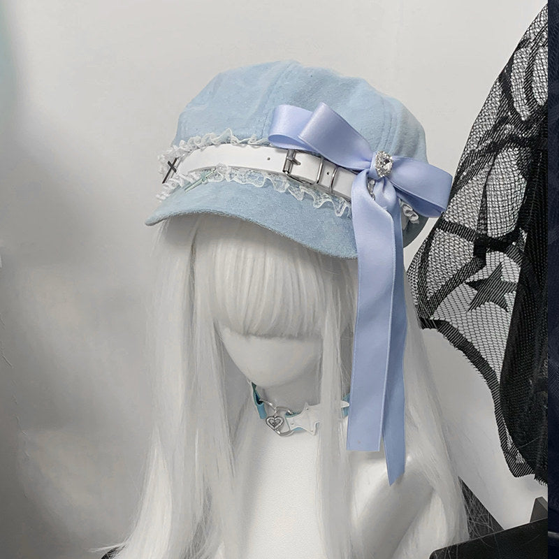 Mizuiro blue Ryousangata style newsboy cap with white lace, a light blue ribbon bow, and a heart-shaped diamond buckle.
