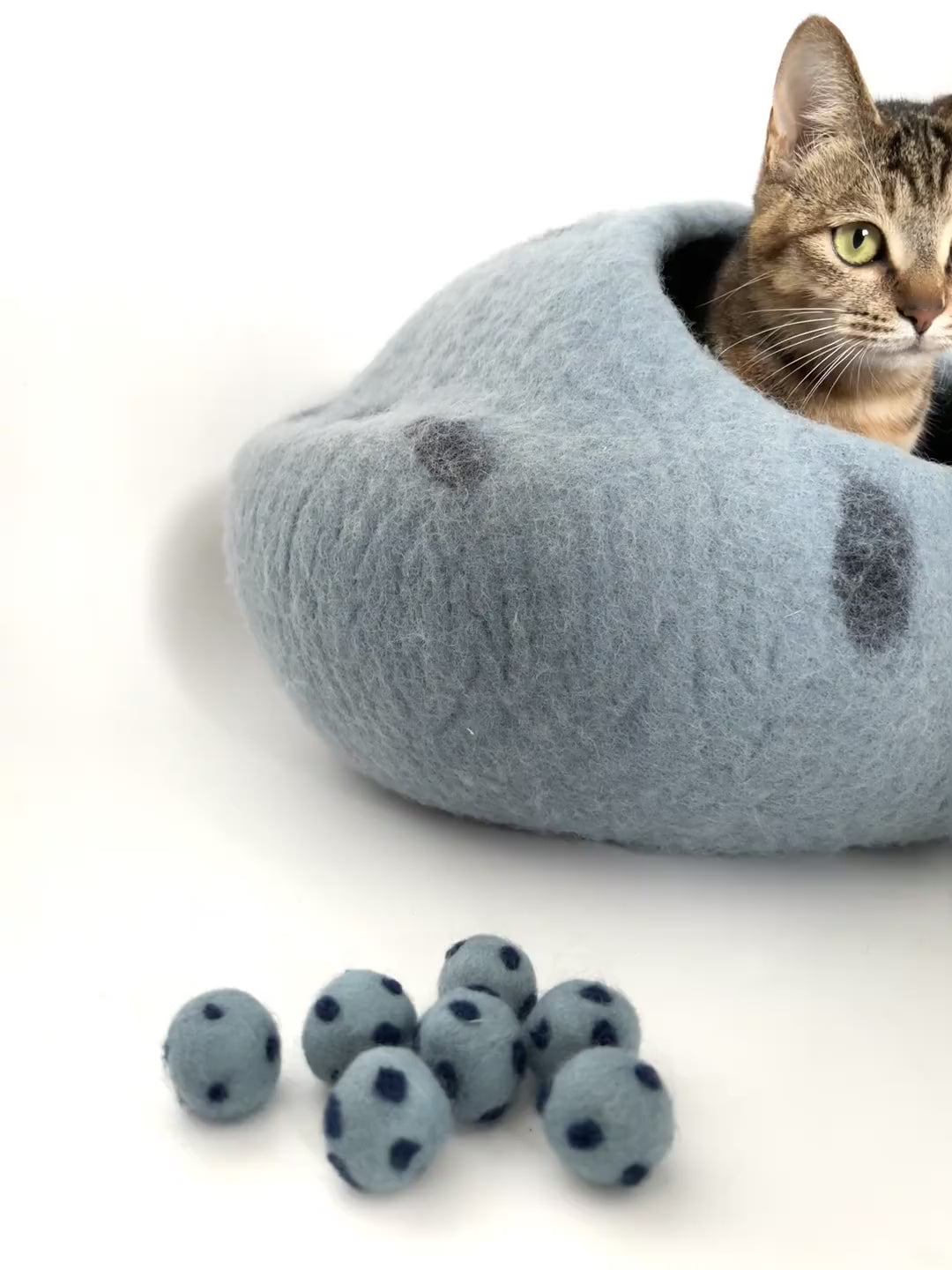 Handmade Wool Felt Blue Cat Cave